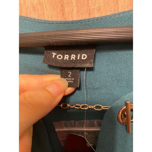 Torrid 2X Blouse NWT Teal Georgette Flowy Chiffon Blouse 3/4 Sleeve Gold Keyhole - Picture 5 of 9